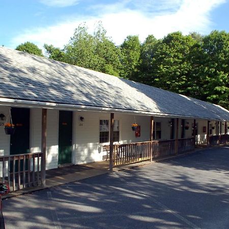 Maple Leaf Motel Schroon Lake Exteriér fotografie