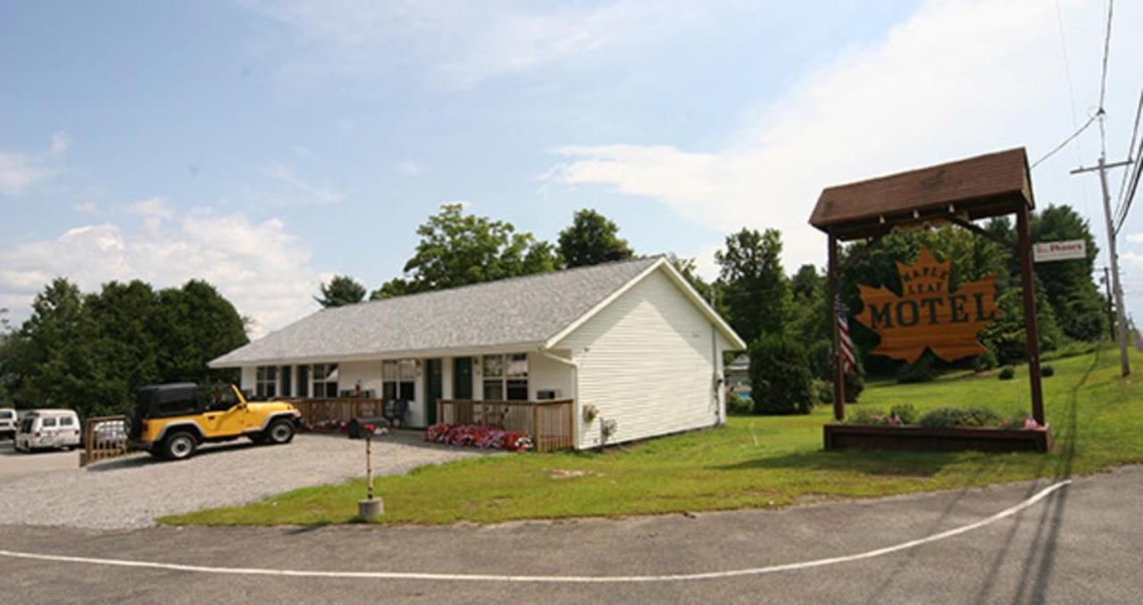 Maple Leaf Motel Schroon Lake Exteriér fotografie