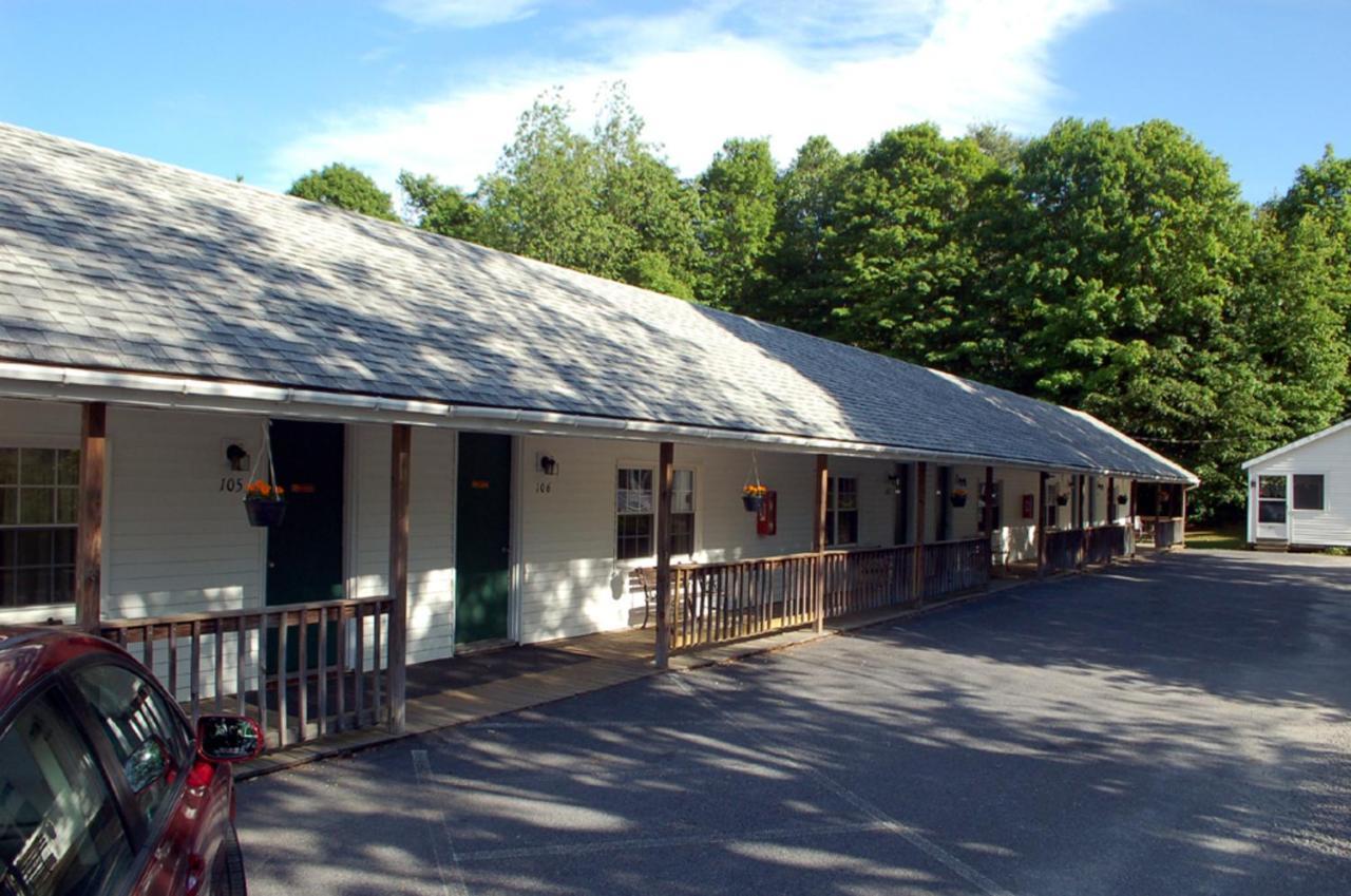Maple Leaf Motel Schroon Lake Exteriér fotografie